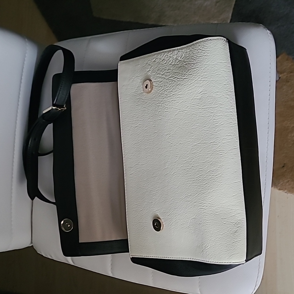 Talbots Elegant Black and White Leather Crossbody/Handbag ❤️ - Picture 4 of 8